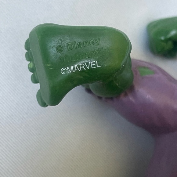 Marvel Hulk Action Figures– 9” Professor Hulk & 5” Classic Hulk Disney Toy - Picture 7 of 9